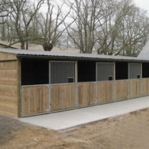BOXES DE MADEIRA PARA CAVALOS COUNTRY